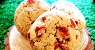 Chunky strawberry cookies